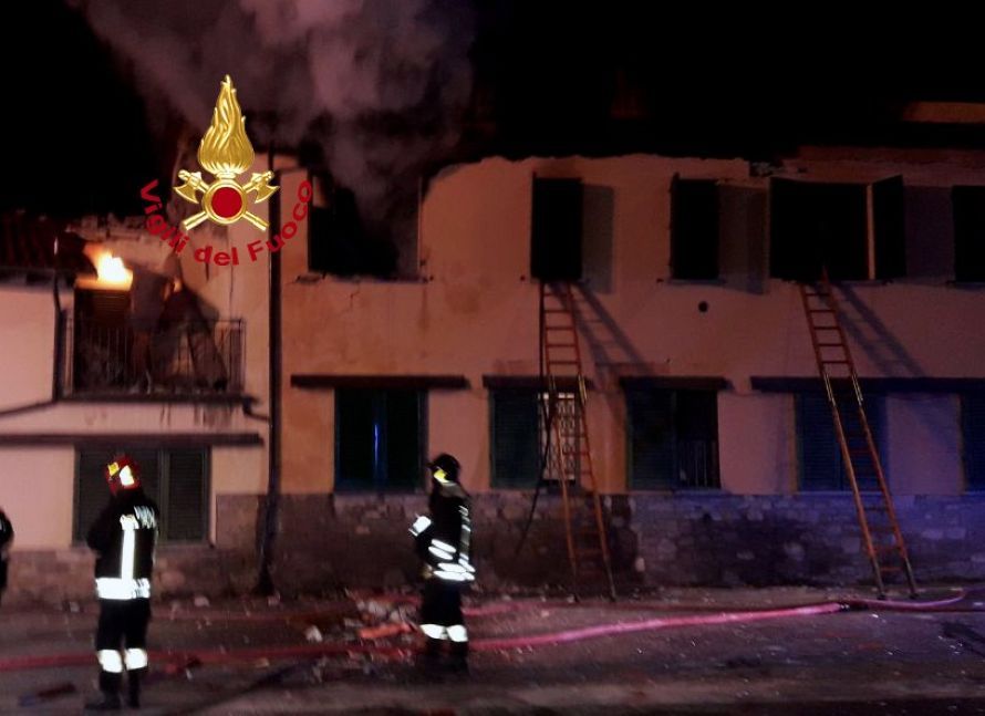 Tragico incendio a Barberino di Mugello: esplosione in appartamento, morto un uomo