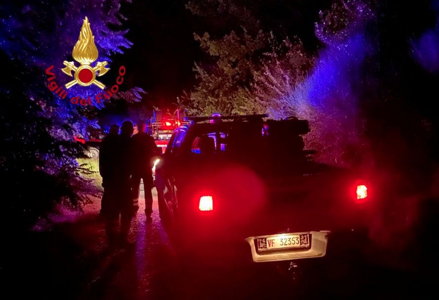 Litiga col marito e fugge da casa: si perde nel bosco