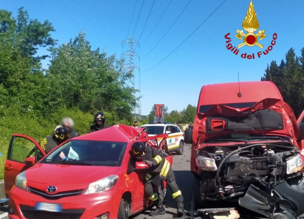 Incidente sulla tangenziale di Siena, muore una donna