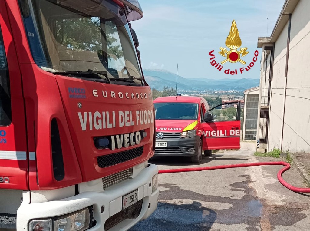 Incendio a Signa, paura per le abitazioni