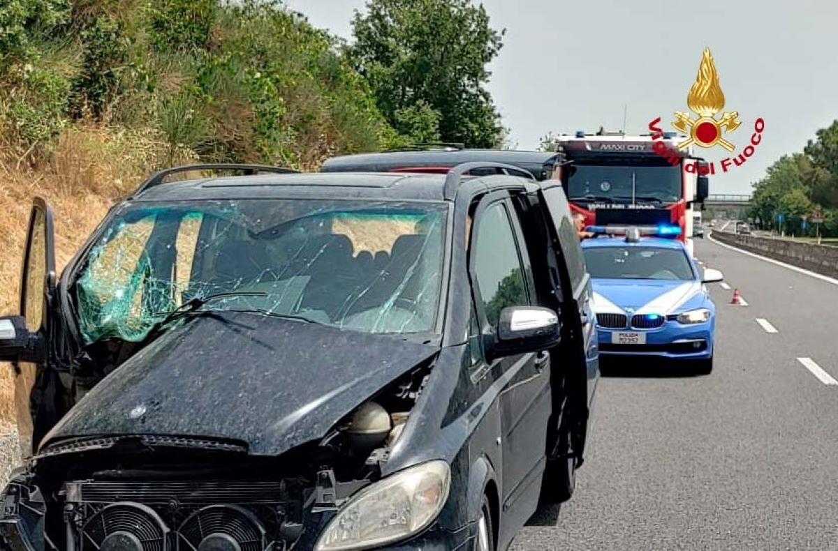 Si ribalta un furgone sulla Siena Bettolle Perugia: 2 i feriti
