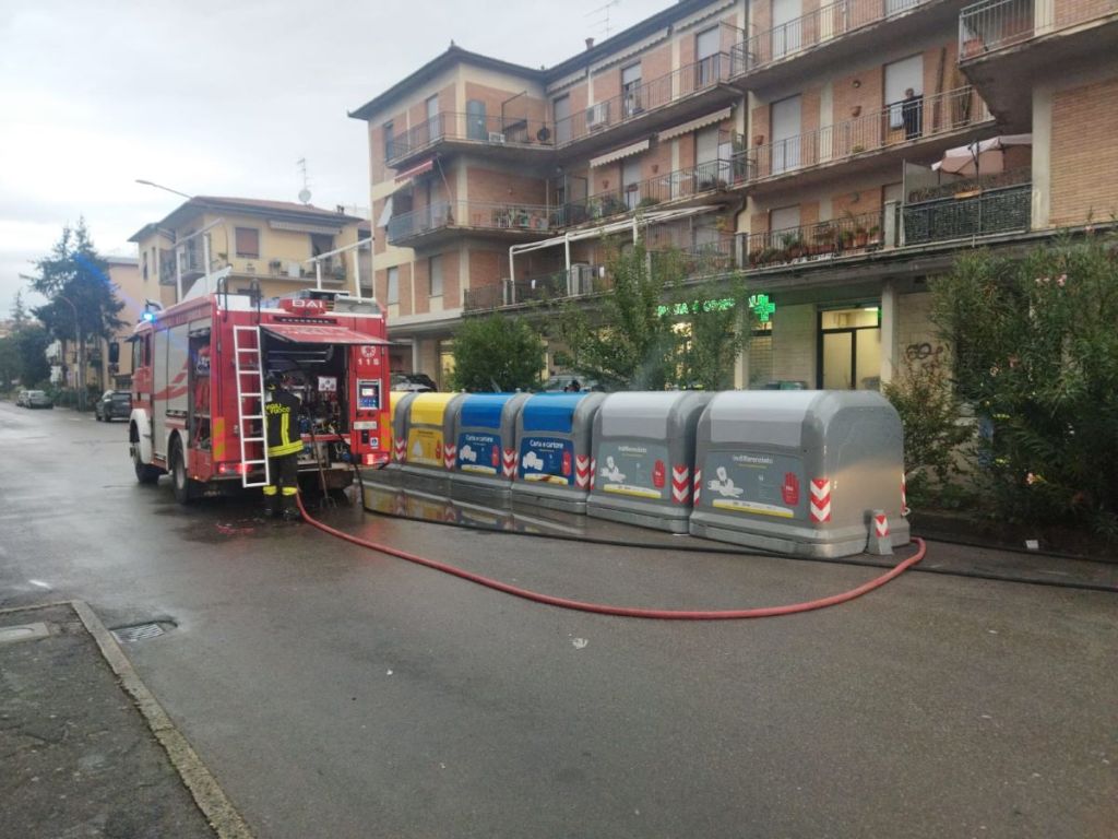 Cassonetto in fiamme a Poggibonsi