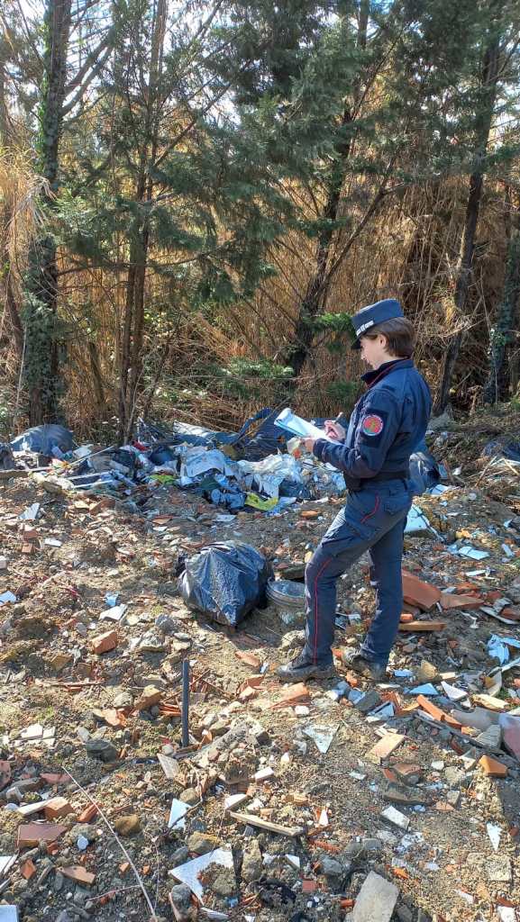 Deposito non controllato di rifiuti, denunciato imprenditore edile di Castelfiorentino