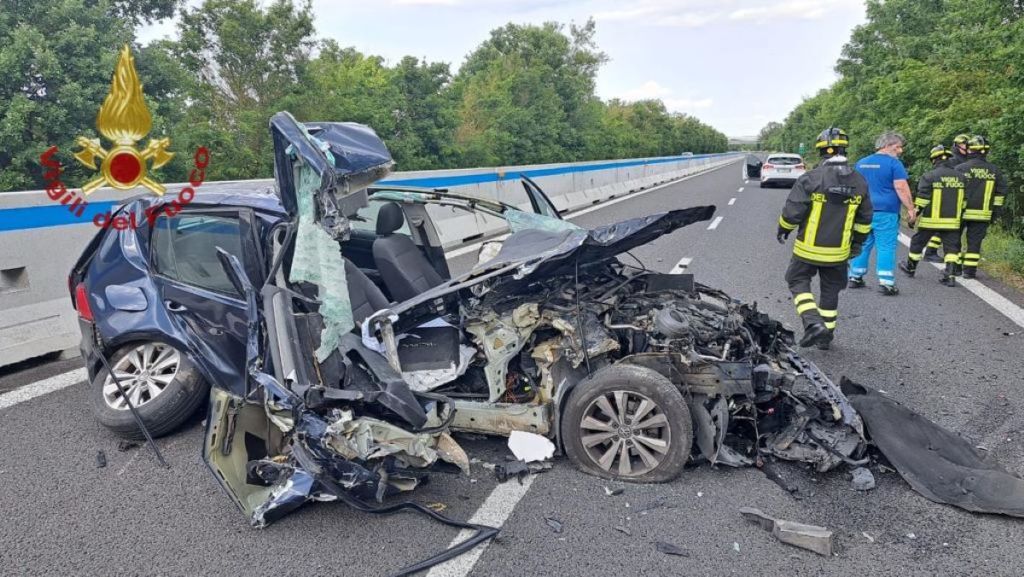 Violento incidente, auto distrutta sulla Bettolle Perugia