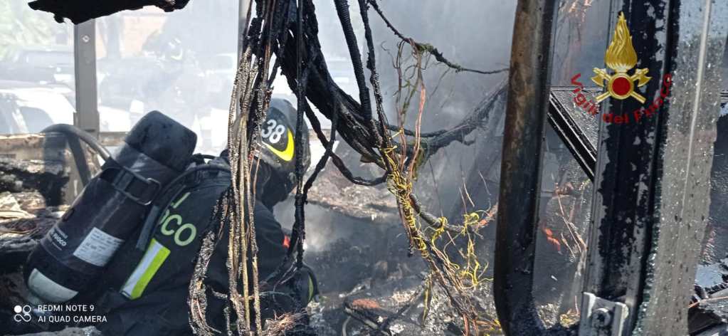 Autobus con passeggeri a fuoco a Grosseto