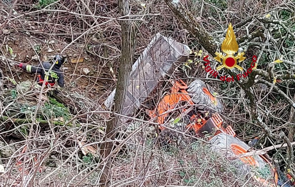 Si ribalta ruspa durante lavori sul monte Morello: 2 feriti