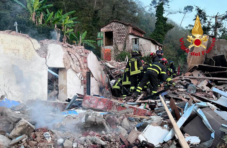 Marito e moglie morti nell'esplosione della palazzina. Salvata giovane mamma incinta