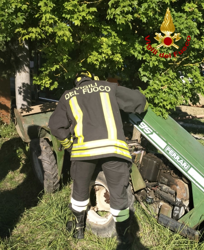 Si ribalta col trattore a Borgatello, interviene Pegaso