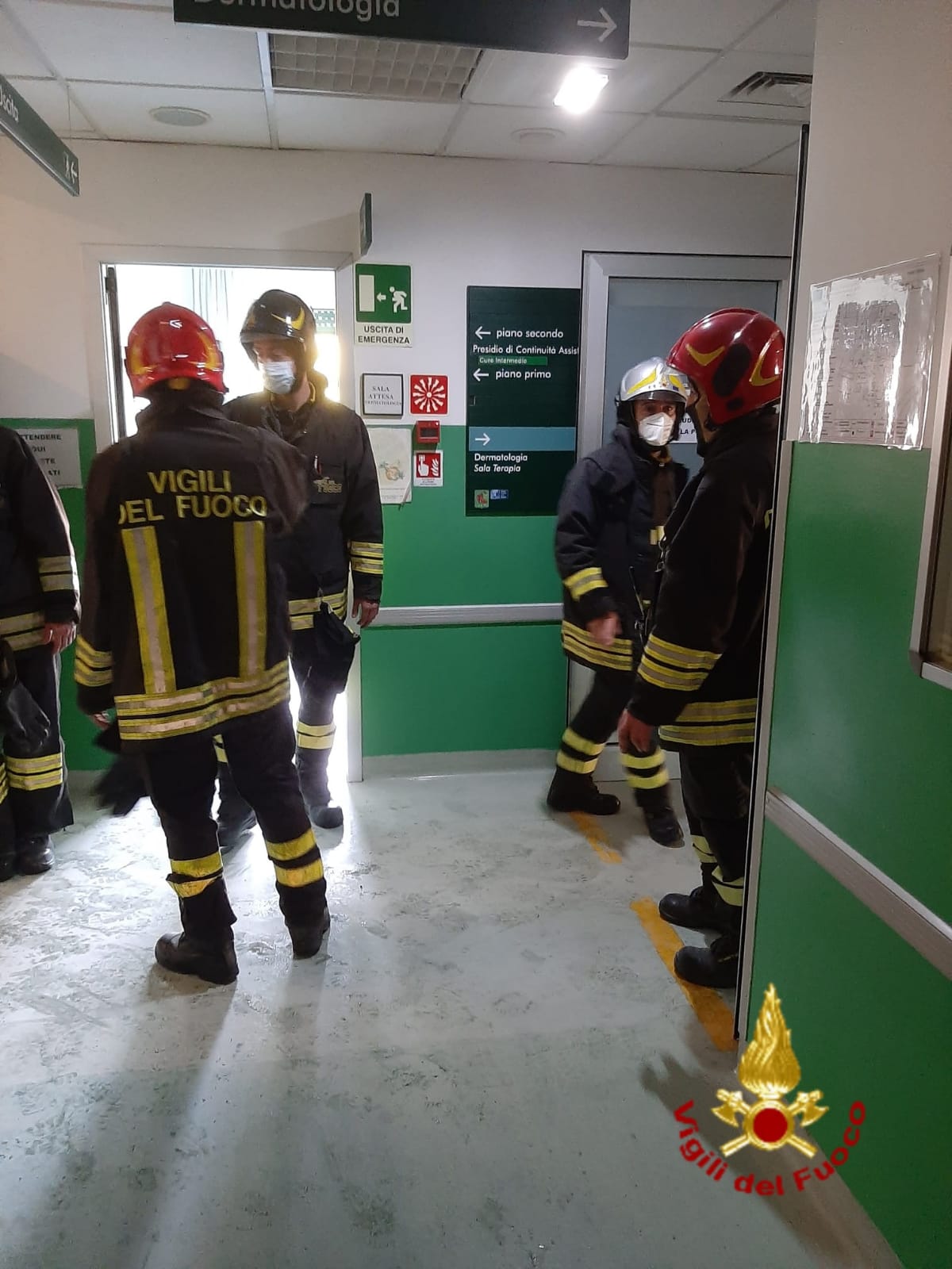 Incendio nel vecchio ospedale, pazienti spostati in altri reparti