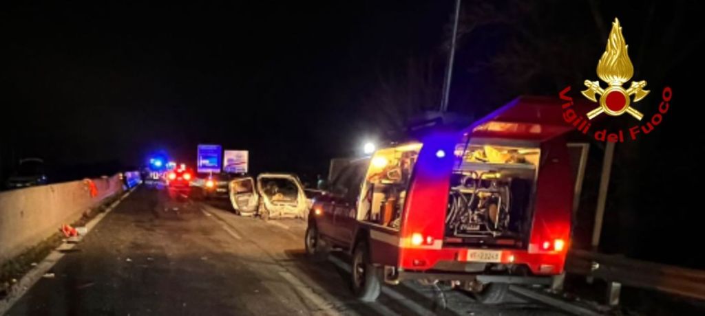 Incidente sulla E45 tra due auto: tre feriti