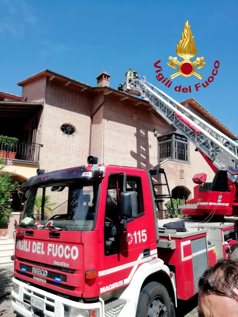 A fuoco pannelli solari a Monteriggioni