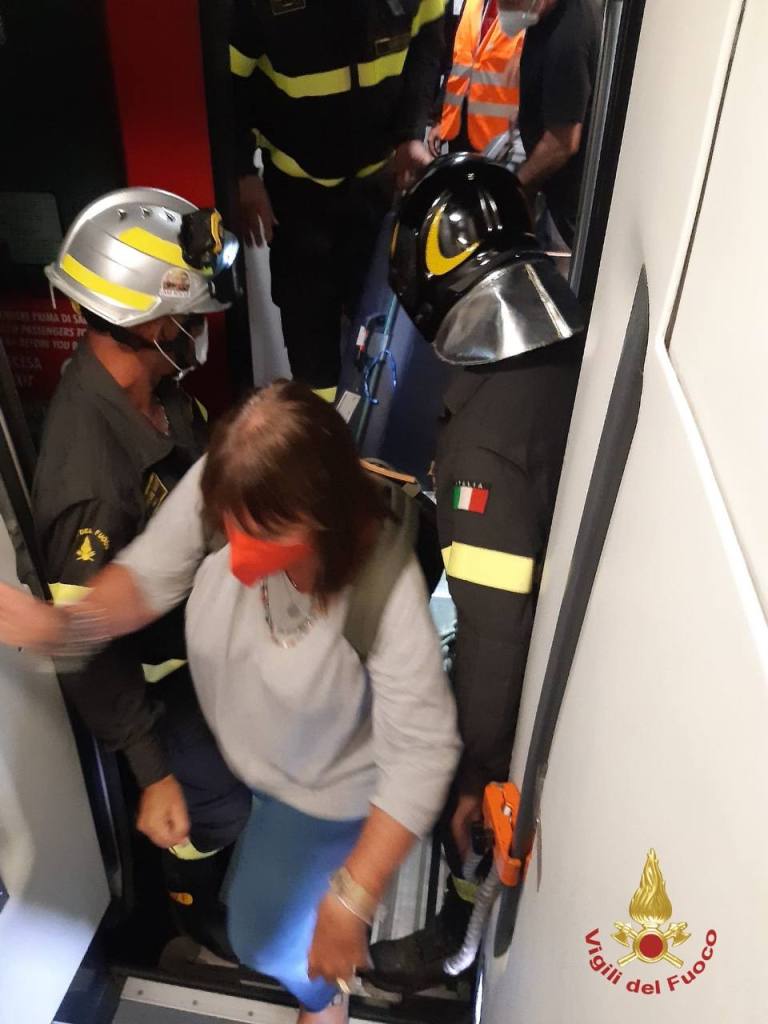 Bomba d'acqua su Capalbio: danni e treni bloccati o in ritardo di oltre 8 ore. Trasbordati 250 passeggeri