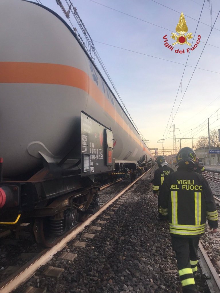Apprensione a Viareggio: si surriscaldano i freni di 2 vagoni. Disagi alla circolazione dei treni