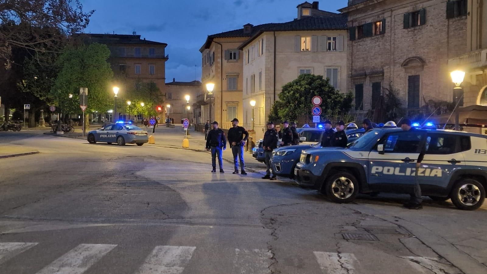 Violenza nel cuore di Siena: chiuse le indagini sulle aggressioni di aprile 2025. Sette indagati e due arresti