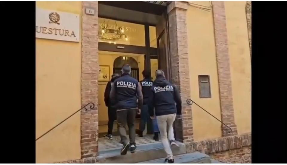 Rapina al Penny Market di Monteriggioni: arrestato un 64enne a Siena