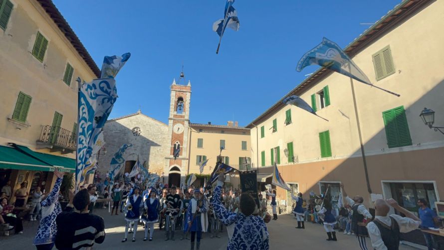 San Quirico, &egrave; Festa medievale in Val d&rsquo;Orcia con Il Bianco e l&rsquo;Azzurro