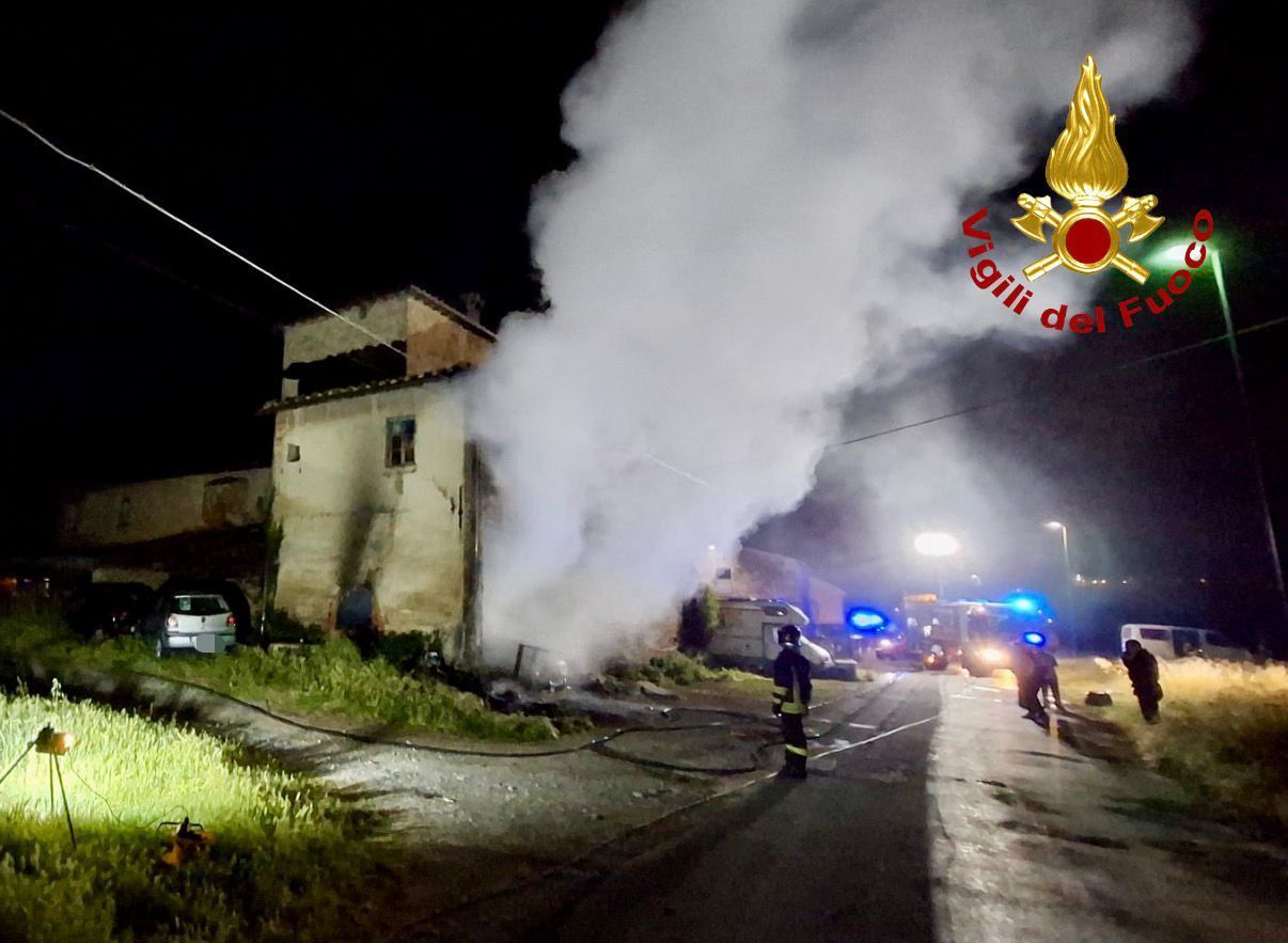 San Miniato: incendio in via del Palagetto, evacuata una famiglia