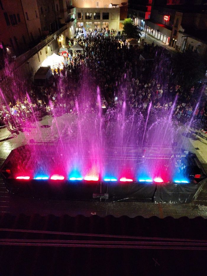 Poggibonsi da record: in 10mila invadono il centro storico per la Notte Bianca